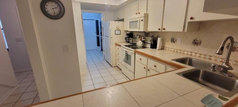 Photo 3 of 340 E Glassboro Ct - 1B